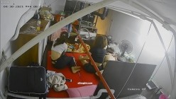 【极品稀缺 ️破解摄像头】极品服务员宿舍日常 ️小姐姐年轻美乳好坚挺 穿搭职业装制服很有气质 距离超近 高清1080P版 截图4