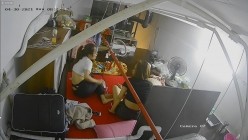 【极品稀缺 ️破解摄像头】极品服务员宿舍日常 ️小姐姐年轻美乳好坚挺 穿搭职业装制服很有气质 距离超近 高清1080P版 截图5
