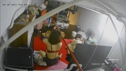 【极品稀缺 ️破解摄像头】极品服务员宿舍日常 ️小姐姐年轻美乳好坚挺 穿搭职业装制服很有气质 距离超近 高清1080P版 截图8