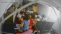 【极品稀缺 ️破解摄像头】极品服务员宿舍日常 ️小姐姐年轻美乳好坚挺 穿搭职业装制服很有气质 距离超近 高清1080P版 截图14