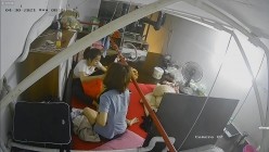 【极品稀缺 ️破解摄像头】极品服务员宿舍日常 ️小姐姐年轻美乳好坚挺 穿搭职业装制服很有气质 距离超近 高清1080P版 截图15