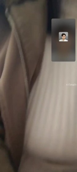 【快手】巨乳熟女阿姨『微微等你爱』自拍1V1掰穴福利5V 超大车灯无毛逼很是诱惑 截图1
