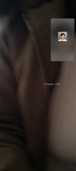 【快手】巨乳熟女阿姨『微微等你爱』自拍1V1掰穴福利5V 超大车灯无毛逼很是诱惑 截图2