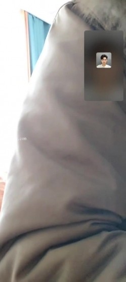 【快手】巨乳熟女阿姨『微微等你爱』自拍1V1掰穴福利5V 超大车灯无毛逼很是诱惑 截图4