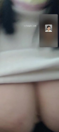 【快手】巨乳熟女阿姨『微微等你爱』自拍1V1掰穴福利5V 超大车灯无毛逼很是诱惑 截图13