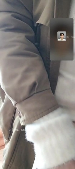 【快手】巨乳熟女阿姨『微微等你爱』自拍1V1掰穴福利5V 超大车灯无毛逼很是诱惑 截图15