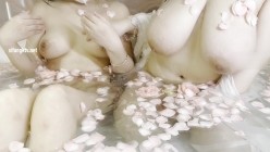 《最新泄密反差尤物》推特极品网红巨乳女神【九儿温柔妹妹】定制私拍，与闺蜜泡欲诱惑互摸百合裸舞COS警服 截图7