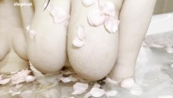 《最新泄密反差尤物》推特极品网红巨乳女神【九儿温柔妹妹】定制私拍，与闺蜜泡欲诱惑互摸百合裸舞COS警服 截图11