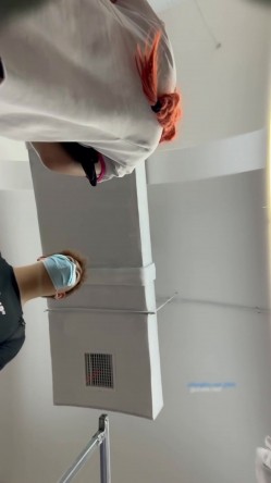 大神漫展尾随偷拍美女裙底风光 ️吊带袜靓女逛街。去厕所把内裤塞进沟里了 截图3