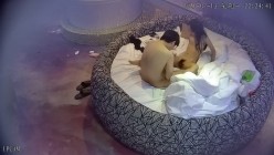 情趣酒店鸟巢浴缸房偷拍反差婊眼镜学妹被舔出水被男友跳蛋加鸡巴双重侍候还欲求不满的样子 截图7