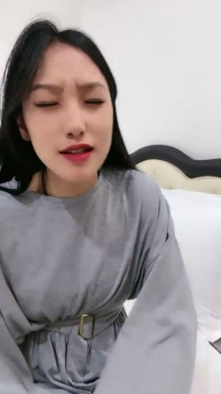 近期下海性感小姐姐！168CM大长腿！情趣肚兜，假屌抽插微毛骚穴，掰开特写，娇喘呻吟诱惑 截图2