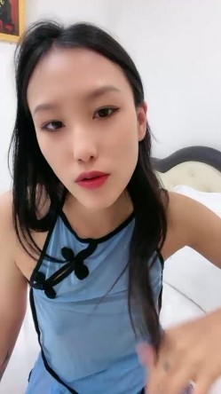 近期下海性感小姐姐！168CM大长腿！情趣肚兜，假屌抽插微毛骚穴，掰开特写，娇喘呻吟诱惑 截图6