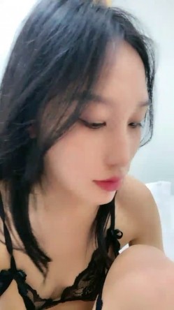近期下海性感小姐姐！168CM大长腿！情趣肚兜，假屌抽插微毛骚穴，掰开特写，娇喘呻吟诱惑 截图14