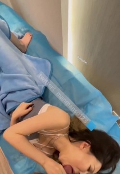 重金5W人民币包月，【蔓蔓苏】，性感御姐，白天闹市街头车震，家中阳台黑丝露出，各种玩弄劲爆！ 截图12