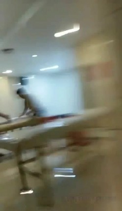 最新流出坑爹女主播潜入洗浴中心偷拍妹子们淋浴搓澡淋浴间的妹子身材还不错 截图15