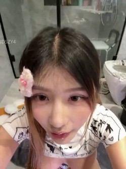 ️性感小野猫【Kiki-2025】极品女神~连体丝袜~吊带丝袜~阿黑颜~开裆牛仔裤~黑丝足交 截图9