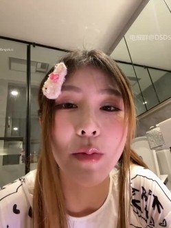 ️性感小野猫【Kiki-2025】极品女神~连体丝袜~吊带丝袜~阿黑颜~开裆牛仔裤~黑丝足交 截图14