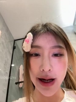 ️性感小野猫【Kiki-2025】极品女神~连体丝袜~吊带丝袜~阿黑颜~开裆牛仔裤~黑丝足交 截图15