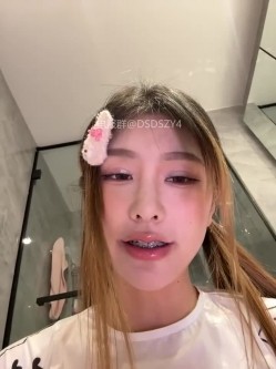 ️性感小野猫【Kiki-2025】极品女神~连体丝袜~吊带丝袜~阿黑颜~开裆牛仔裤~黑丝足交 截图16