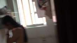偷偷拍，小女友洗澡：啊啊啊！我要报警了，你准备死了。哈哈哈情侣打闹，不过身材颜值还蛮好耶！ 截图6