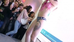 广州大型成人用品展 ️大奶模特各种无底线故意漏奶漏毛 截图13