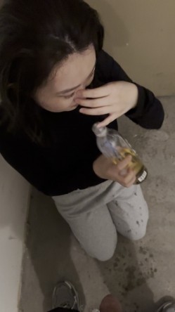 北京石景山第四位女主，被逼着喝尿，女主都哭了，口交达人上线，口活已经炉火纯青，大肉棒用力插进肥美的大屁股 截图12