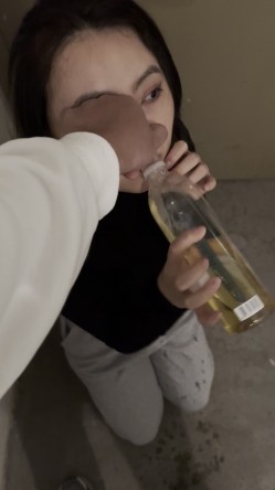 北京石景山第四位女主，被逼着喝尿，女主都哭了，口交达人上线，口活已经炉火纯青，大肉棒用力插进肥美的大屁股 截图13