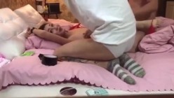 淫妻主动要求老公被绑起来操 我喜欢被强奸的感觉 我憋的难受 我要喷 刚插进去就说好舒服 太能叫 骚话不停肉欲满满 注意音量 截图3