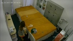 黑客破解美容院摄像头 偷拍女顾客脱光衣服激光雷射.脱毛护理 截图3