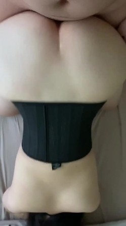 推特巨乳00后母狗『Kim』大尺度性爱私拍完结 爆裂黑丝爆乳丰臀骑乘高清720P原版无水印 截图1