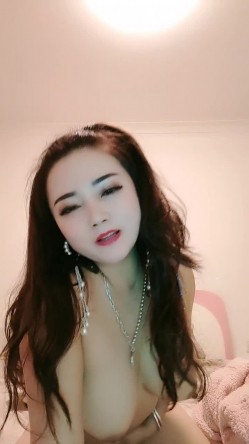 长发尤物轻熟女 韵味十足，主动掰穴特写，经典户型蝴蝶逼，掰开保养的不错，诱惑十足 截图5