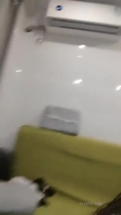 极品高颜冷艳御姐，反差小妈感女主播「金刚护撸娃」「小奶猫」激情淫语撩骚，和姐妹下海大秀，互舔互口假鸡巴互插 截图6