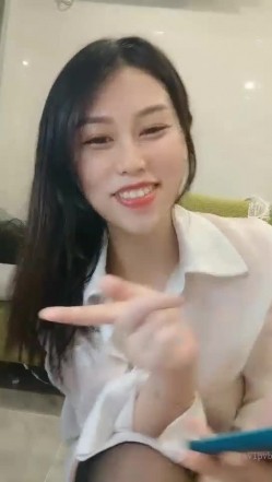 极品高颜冷艳御姐，反差小妈感女主播「金刚护撸娃」「小奶猫」激情淫语撩骚，和姐妹下海大秀，互舔互口假鸡巴互插 截图8