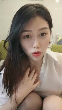 极品高颜冷艳御姐，反差小妈感女主播「金刚护撸娃」「小奶猫」激情淫语撩骚，和姐妹下海大秀，互舔互口假鸡巴互插 截图10
