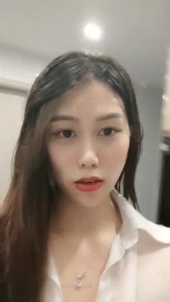 极品高颜冷艳御姐，反差小妈感女主播「金刚护撸娃」「小奶猫」激情淫语撩骚，和姐妹下海大秀，互舔互口假鸡巴互插 截图16