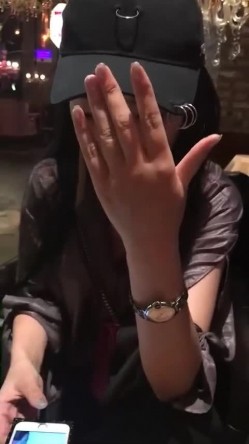 茅台代理商，约啪多位露脸人妻「卖茅台的大哥」跟酒店老板娘拼酒，喝醉了口交技术都变强了；轻熟小模特狗链情趣白丝内衣女上骑乘 截图13
