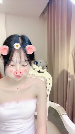 校花女神【鬼鬼啊】 纤细小蛮腰全裸跳舞道具自慰疯狂抽插冒白浆空前尺度全裸跳舞疯狂抽插冒白浆 截图1