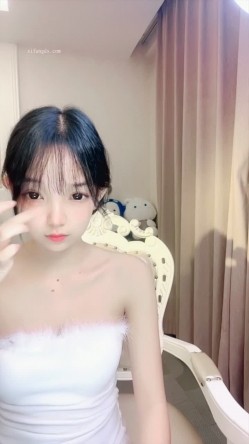 校花女神【鬼鬼啊】 纤细小蛮腰全裸跳舞道具自慰疯狂抽插冒白浆空前尺度全裸跳舞疯狂抽插冒白浆 截图2