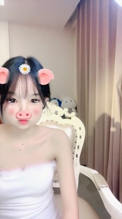 校花女神【鬼鬼啊】 纤细小蛮腰全裸跳舞道具自慰疯狂抽插冒白浆空前尺度全裸跳舞疯狂抽插冒白浆 截图3