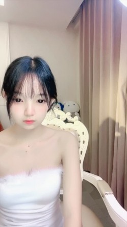 校花女神【鬼鬼啊】 纤细小蛮腰全裸跳舞道具自慰疯狂抽插冒白浆空前尺度全裸跳舞疯狂抽插冒白浆 截图4