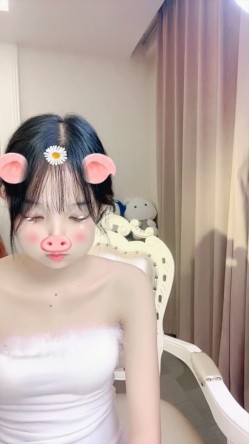 校花女神【鬼鬼啊】 纤细小蛮腰全裸跳舞道具自慰疯狂抽插冒白浆空前尺度全裸跳舞疯狂抽插冒白浆 截图6