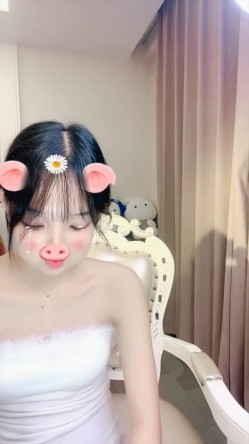 校花女神【鬼鬼啊】 纤细小蛮腰全裸跳舞道具自慰疯狂抽插冒白浆空前尺度全裸跳舞疯狂抽插冒白浆 截图8