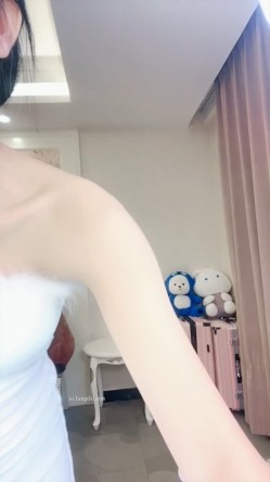 校花女神【鬼鬼啊】 纤细小蛮腰全裸跳舞道具自慰疯狂抽插冒白浆空前尺度全裸跳舞疯狂抽插冒白浆 截图9