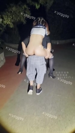 推特绿帽原创博主「养只果果」《老婆被单男操得眼神迷离》推开房门单男的快手冲刺下女友已逐渐进入状态 老公心疼的抚摸女友头发！ 截图16