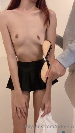 泰国纯天然反差少妇「dream」OF日常露脸性爱私拍 野外、阳台、车震、门口啪啪 现实OL网上母狗 截图4