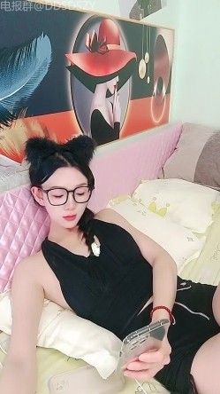 舞蹈系校花学妹【小涵宝宝】护士制服 丝袜诱惑 抖音风骚舞，道具自慰 截图1