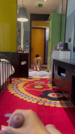 推特露出福利姬【小猫不流泪】极限露出挑战 裸体拿外卖 大街人前刺激露出 户外天体裸行 羞耻尿尿 各种反差行为！ 截图12
