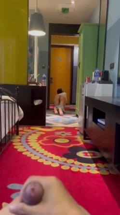 推特露出福利姬【小猫不流泪】极限露出挑战 裸体拿外卖 大街人前刺激露出 户外天体裸行 羞耻尿尿 各种反差行为！ 截图13