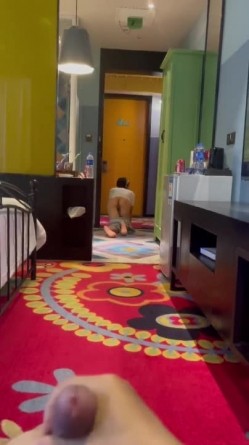 推特露出福利姬【小猫不流泪】极限露出挑战 裸体拿外卖 大街人前刺激露出 户外天体裸行 羞耻尿尿 各种反差行为！ 截图15