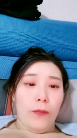 刚生育的小少妇~【梦梦小奶妈】奶水充沛~跳蛋自慰~好骚哇~00后~不常见，格外刺激！ 截图14